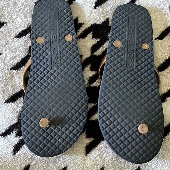 Michael Kors Sandals ✨ - Picture 5 of 7